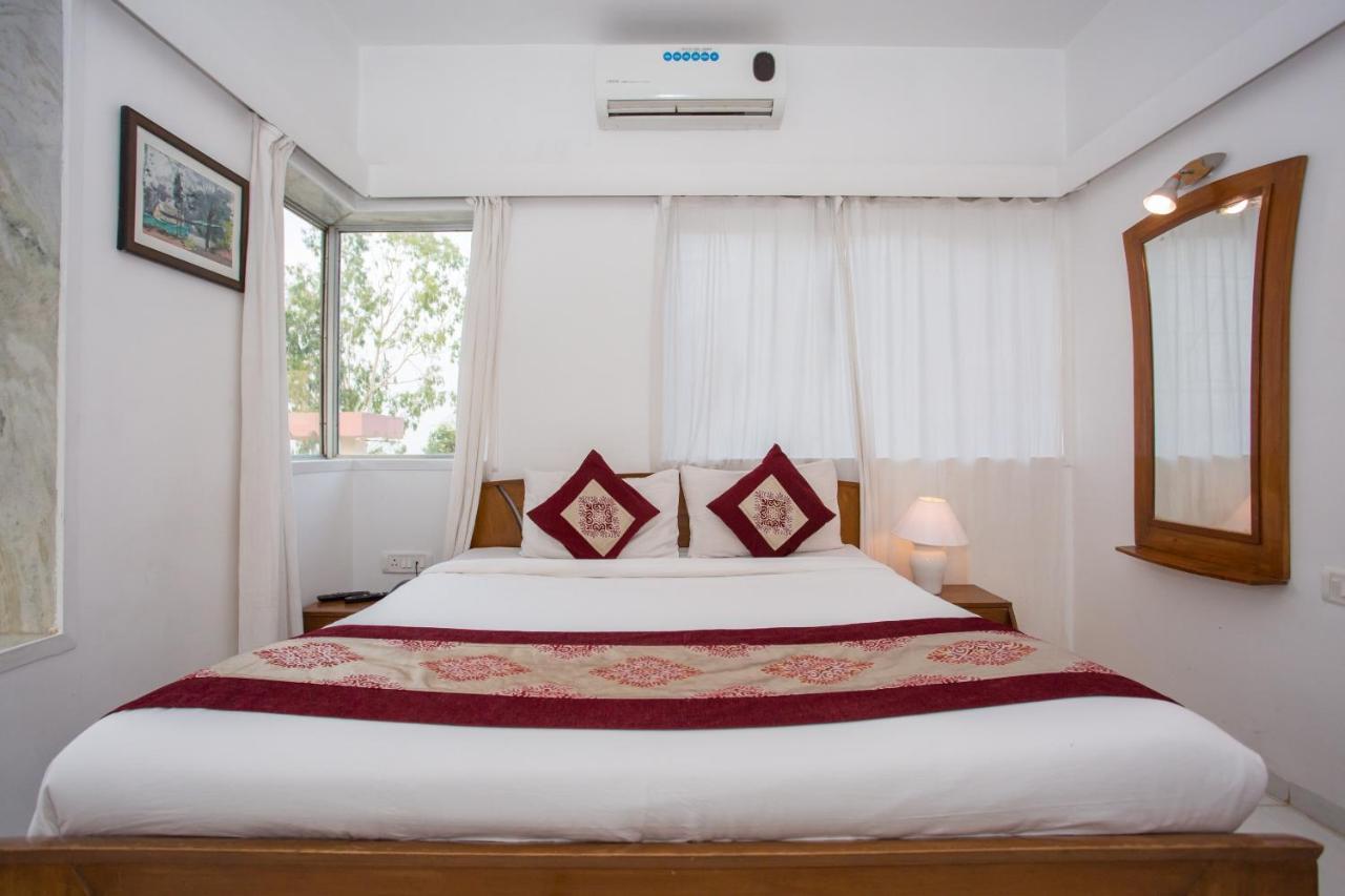 Oyo Flagship Hotel Silver Nest Панчгани Екстериор снимка